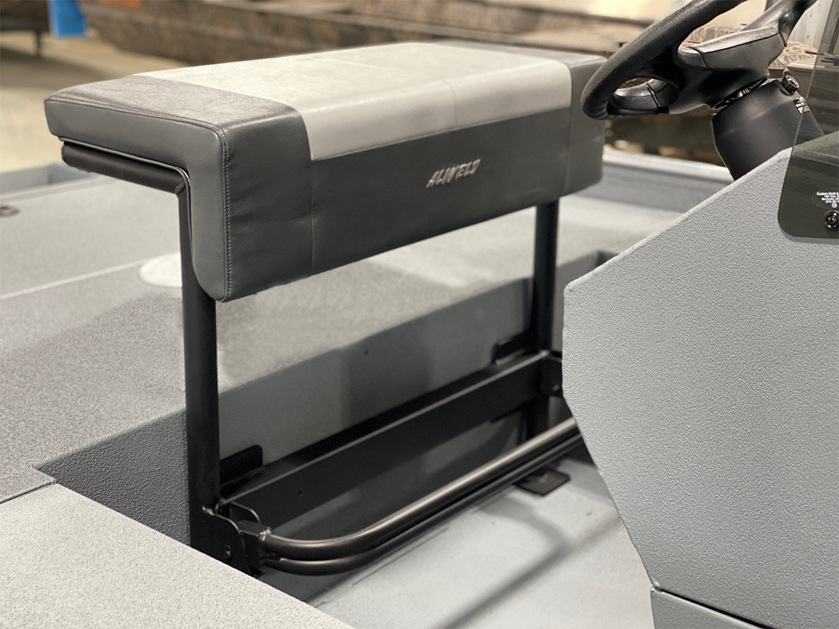 Bay Series CC Leaning Post