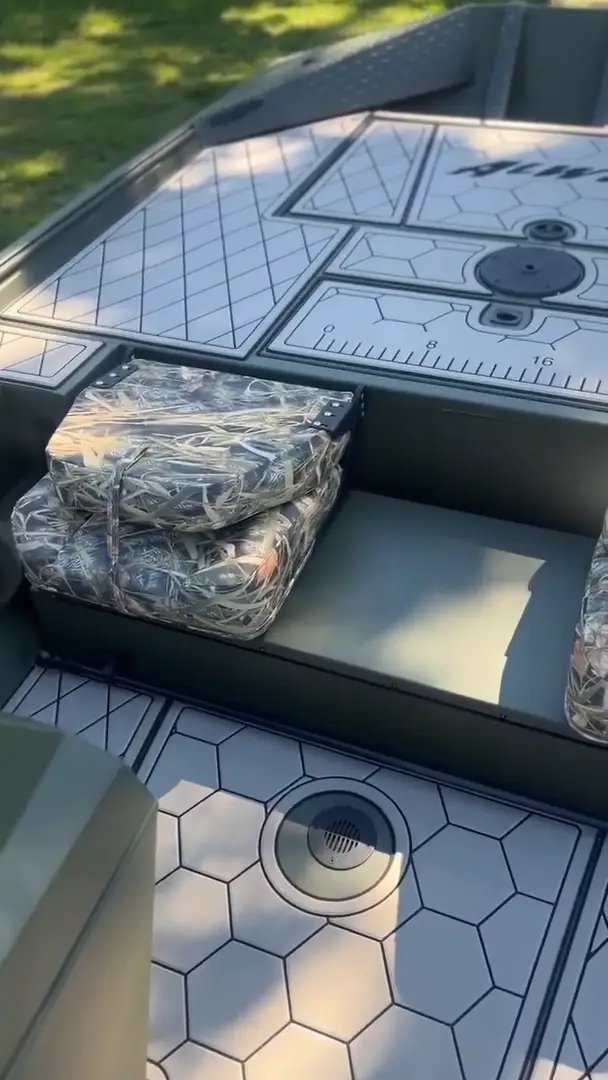 JC Jet Series boat interior