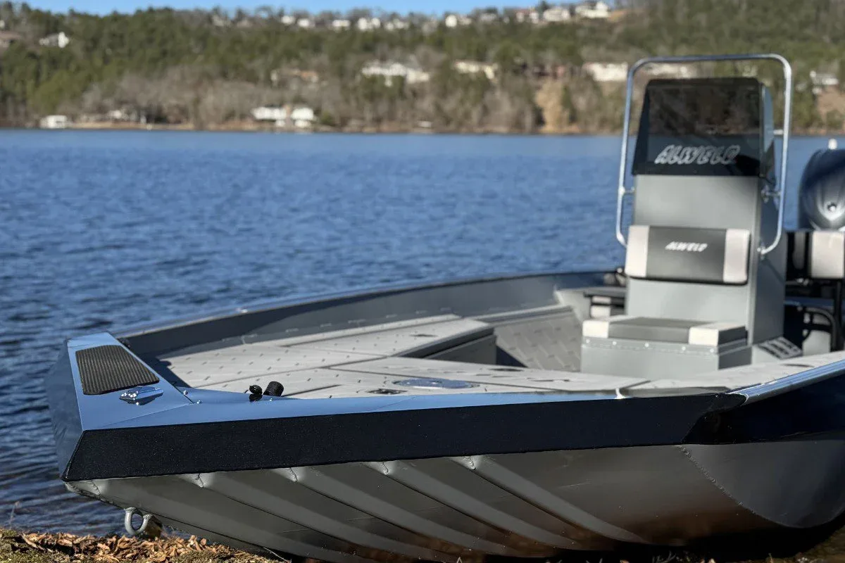 cleaning aluminum boat hull